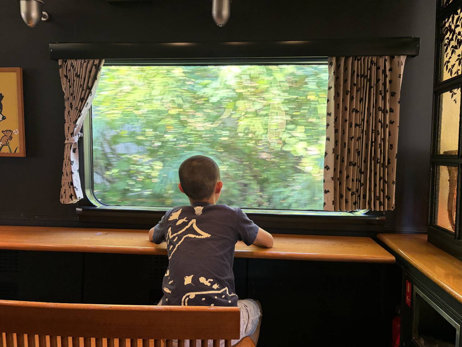 特急あそぼーい!のカウンターベンチ